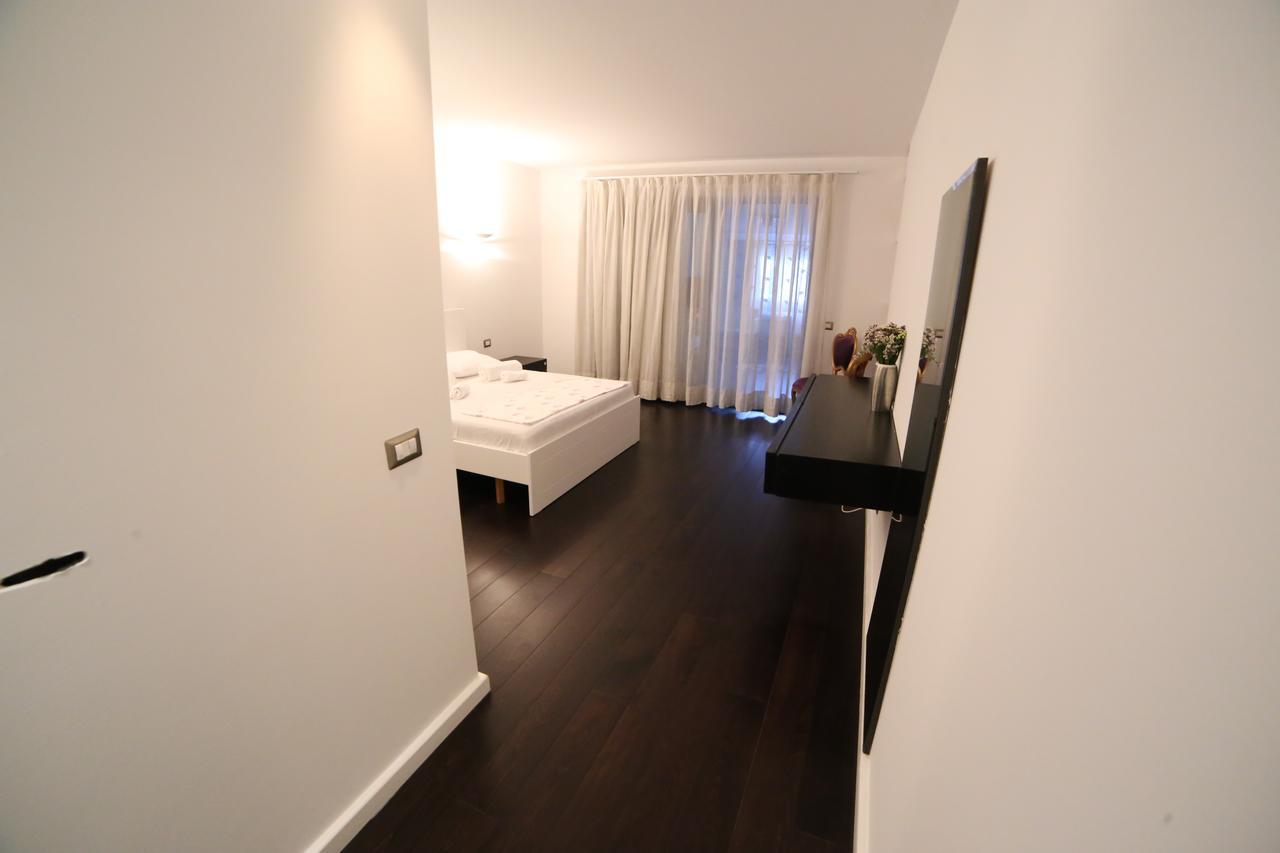 Big Ben Luxury Bllok Apartment Tirana Buitenkant foto